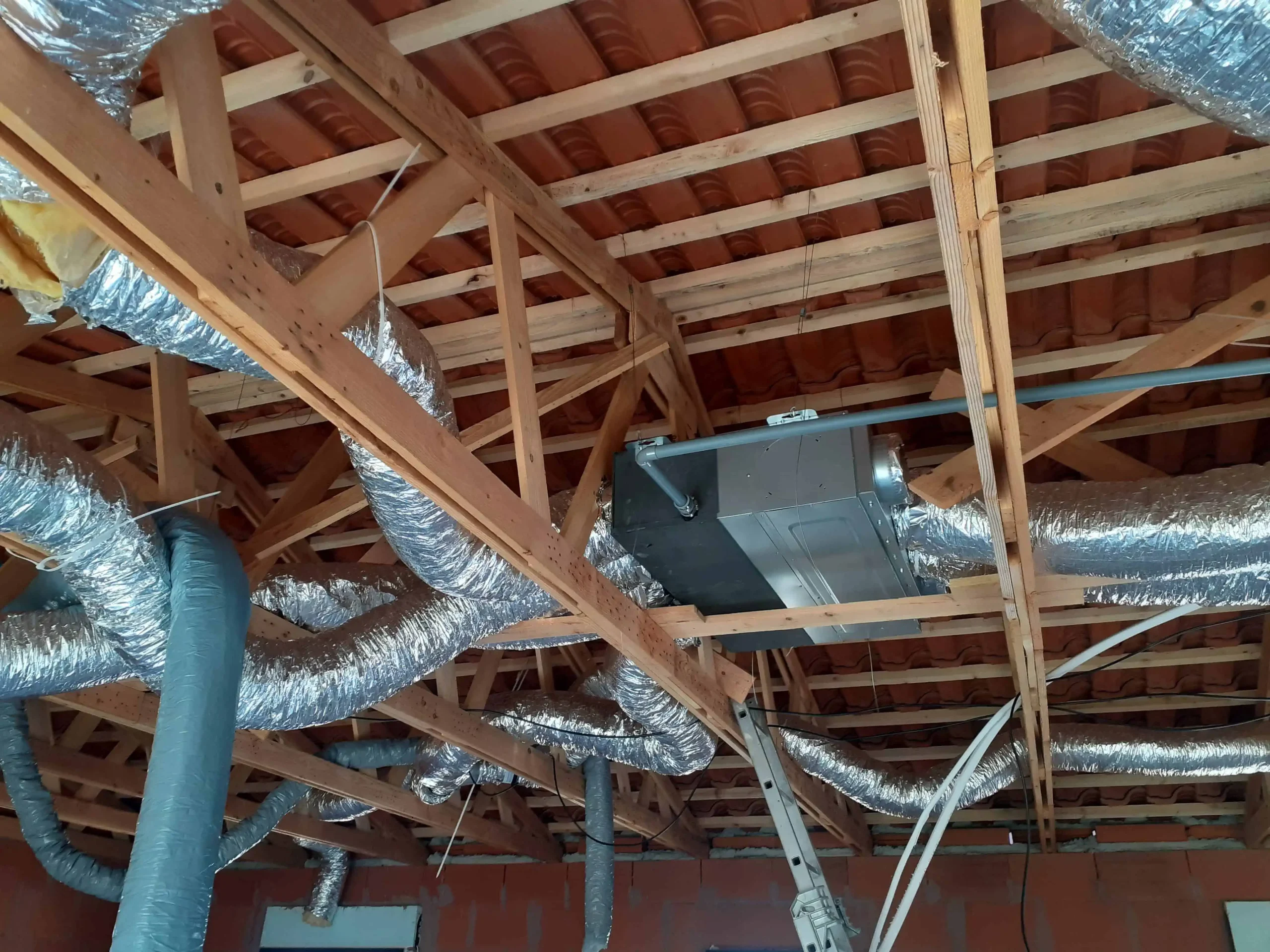 Electricien compétent et climatisations proches Lespignan