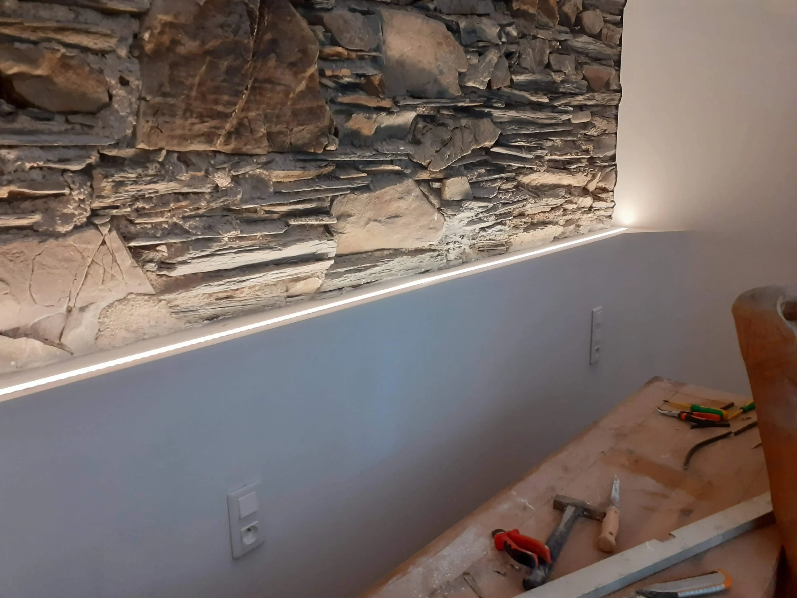 Électricien, climatisation proche Lespignan, Arnaud Poveda.